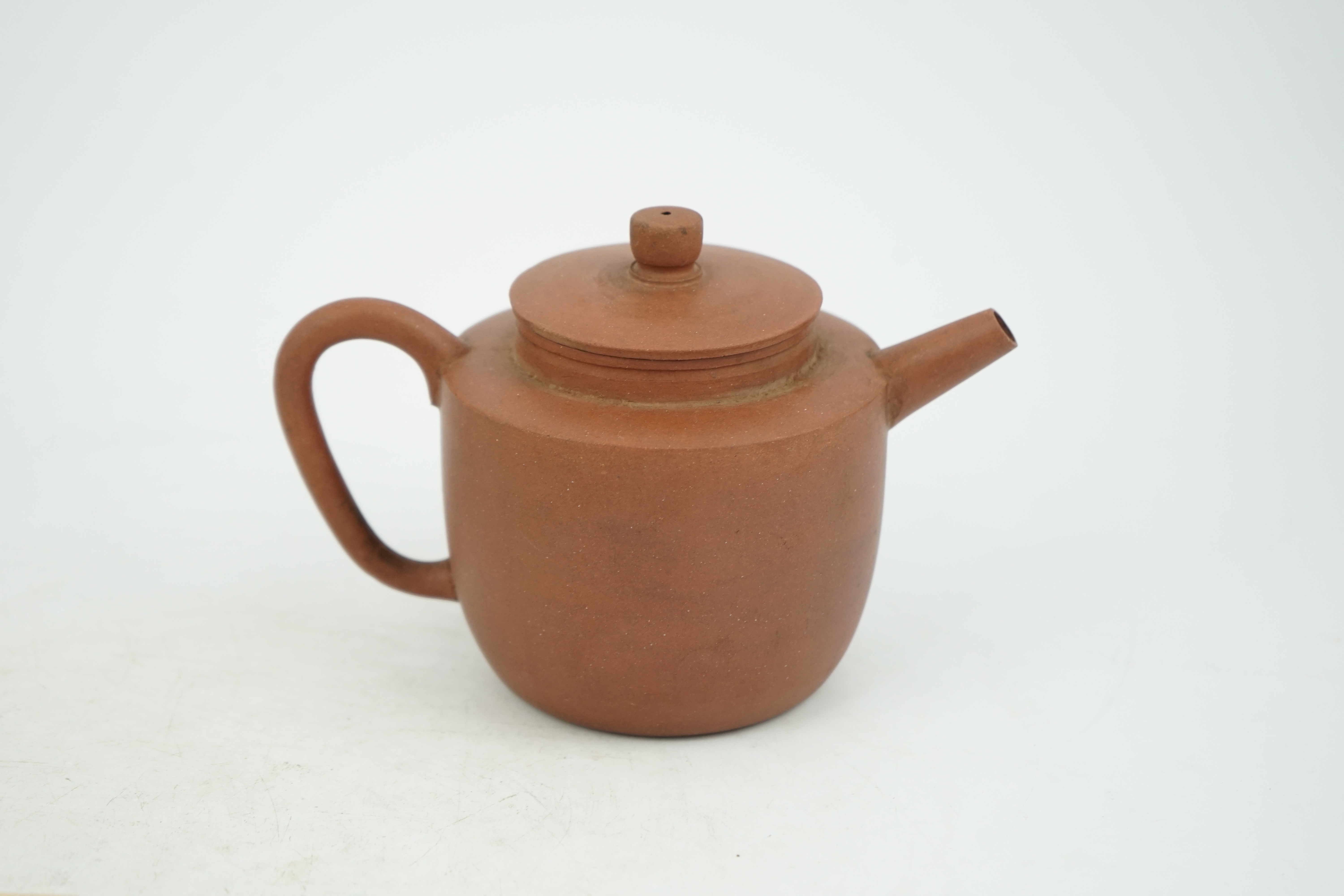 A Chinese Yixing pottery teapot, 18th century